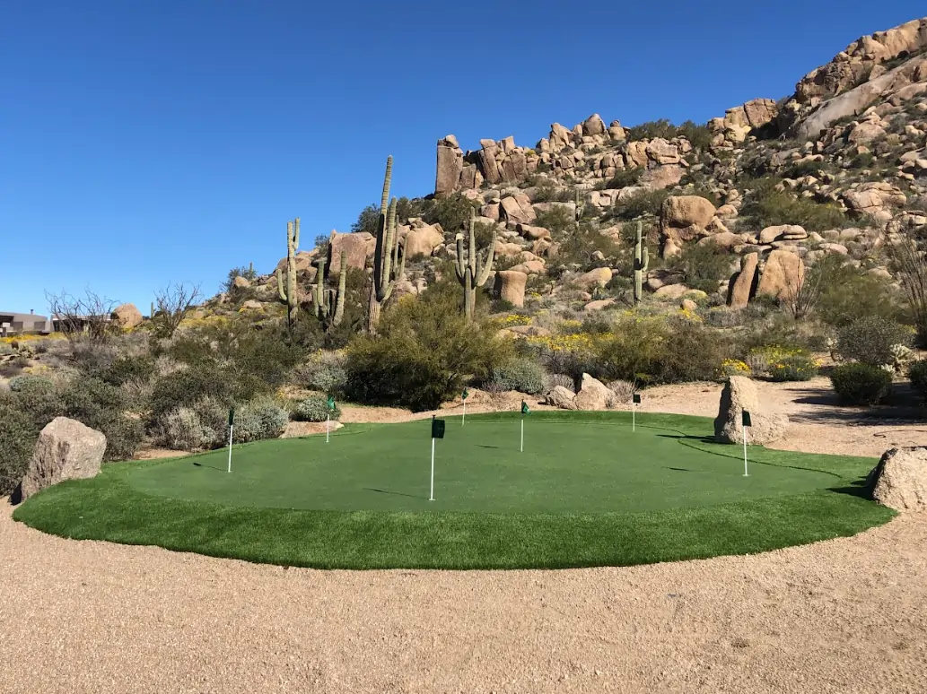 desert landscape putting green in Phoenix, AZ